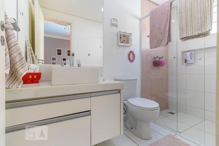 Casa à venda com 220m², 4 quartos e 3 vagasBanheiro da suíte 2