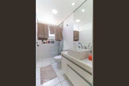 Casa à venda com 220m², 4 quartos e 3 vagasBanheiro da suíte 1