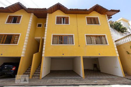 Casa de condomínio para alugar com 126m², 3 quartos e 2 vagas Casa de condomínio para alugar com 126m², 3 quartos e 2 vagasFachada