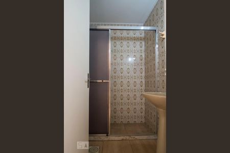 Banheiro de apartamento à venda com 1 quarto, 32m² em Cristal, Porto Alegre