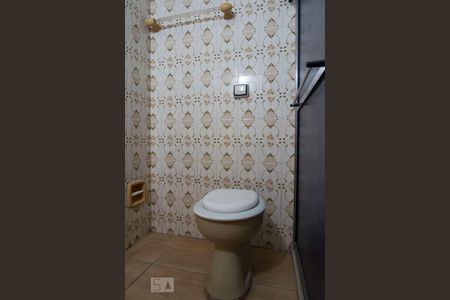 Banheiro de apartamento à venda com 1 quarto, 32m² em Cristal, Porto Alegre