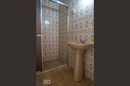 Banheiro de apartamento à venda com 1 quarto, 32m² em Cristal, Porto Alegre