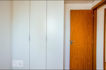 Quarto 2 de apartamento para alugar com 2 quartos, 44m² em Jardim Íris, São Paulo