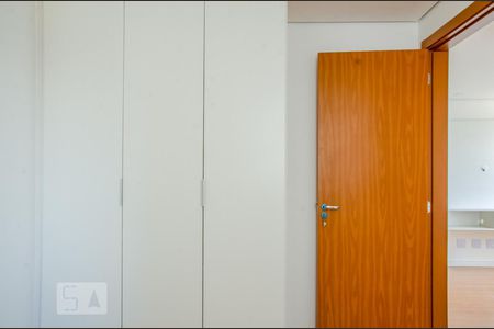 Quarto 1 de apartamento para alugar com 2 quartos, 44m² em Jardim Íris, São Paulo