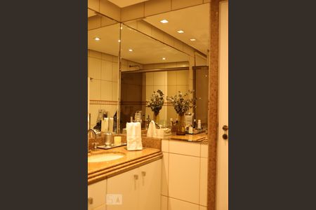 Apartamento à venda com 173m², 3 quartos e 6 vagasBanheiro da Suíte 1