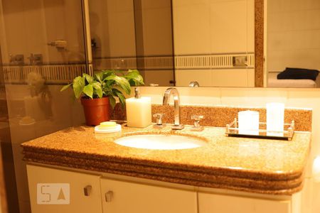 Apartamento à venda com 173m², 3 quartos e 6 vagasBanheiro da Suíte 2