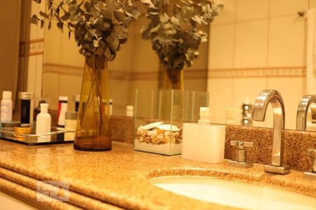 Apartamento à venda com 173m², 3 quartos e 6 vagasBanheiro da Suíte 1