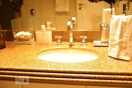 Apartamento à venda com 173m², 3 quartos e 6 vagasBanheiro da Suíte 1