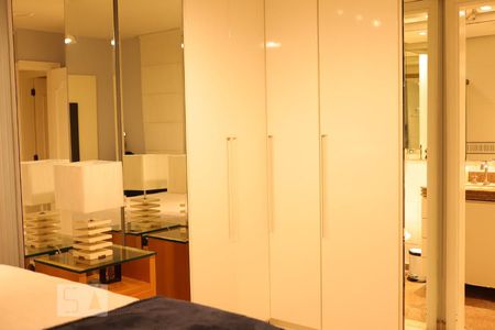 Apartamento à venda com 173m², 3 quartos e 6 vagas Suíte 2