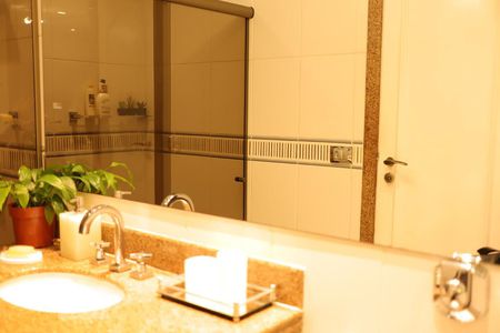 Apartamento à venda com 173m², 3 quartos e 6 vagasBanheiro da Suíte 2