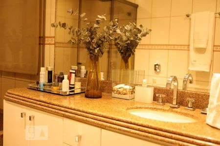 Apartamento à venda com 173m², 3 quartos e 6 vagasBanheiro da Suíte 1