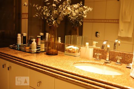 Apartamento à venda com 173m², 3 quartos e 6 vagasBanheiro da Suíte 1