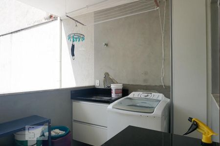 Casa à venda com 170m², 4 quartos e 4 vagas Casa à venda com 170m², 4 quartos e 4 vagasLavanderia