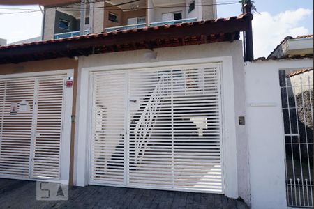 Casa à venda com 170m², 4 quartos e 4 vagas Casa à venda com 170m², 4 quartos e 4 vagasFachada