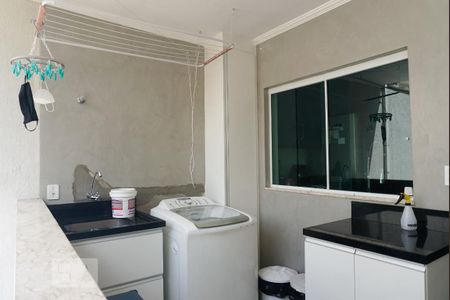Casa à venda com 170m², 4 quartos e 4 vagas Casa à venda com 170m², 4 quartos e 4 vagasLavanderia