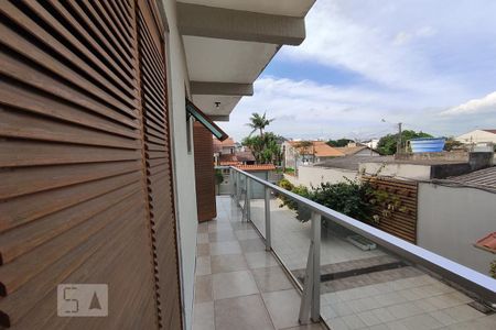 Casa à venda com 433m², 5 quartos e 5 vagasSacada do Quarto 1 Suíte