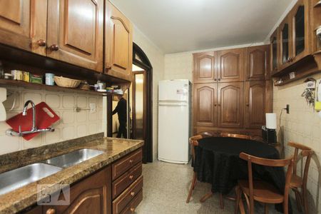 Casa para alugar com 1000m², 4 quartos e 3 vagasCOZINHA