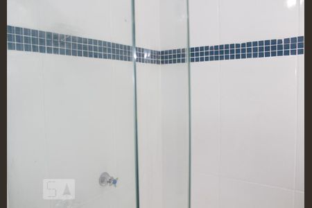 Banheiro de apartamento para alugar com 1 quarto, 45m² em Protásio Alves, Porto Alegre