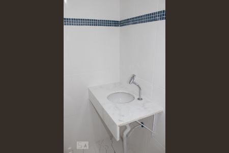 Banheiro de apartamento para alugar com 1 quarto, 45m² em Protásio Alves, Porto Alegre