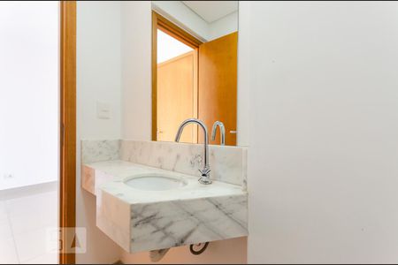 Lavabo de apartamento para alugar com 2 quartos, 68m² em Gonzaga, Santos