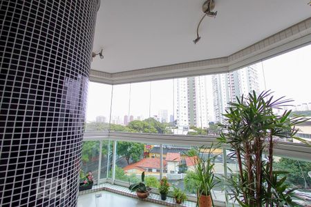 Apartamento à venda com 247m², 4 quartos e 4 vagas Apartamento à venda com 247m², 4 quartos e 4 vagasVaranda gourmet