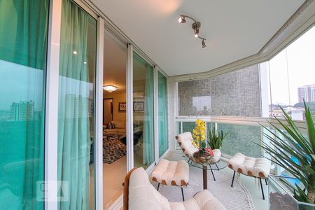 Apartamento à venda com 247m², 4 quartos e 4 vagas Apartamento à venda com 247m², 4 quartos e 4 vagasSacada da Sala