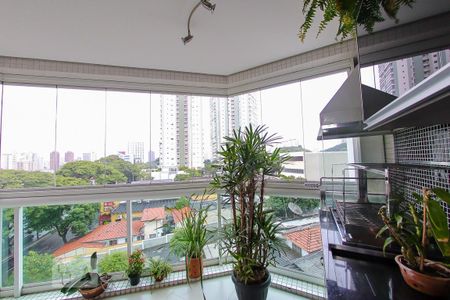 Apartamento à venda com 247m², 4 quartos e 4 vagas Apartamento à venda com 247m², 4 quartos e 4 vagasVaranda gourmet