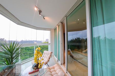 Apartamento à venda com 247m², 4 quartos e 4 vagas Apartamento à venda com 247m², 4 quartos e 4 vagasSacada da Sala