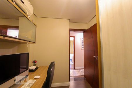 Apartamento à venda com 247m², 4 quartos e 4 vagas Apartamento à venda com 247m², 4 quartos e 4 vagasQuarto