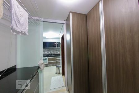 Apartamento à venda com 247m², 4 quartos e 4 vagas Apartamento à venda com 247m², 4 quartos e 4 vagasArea de Serviço