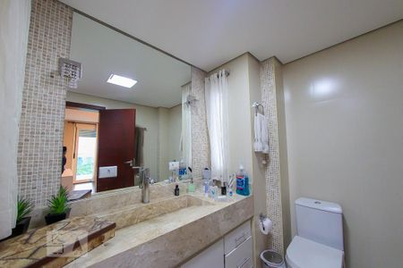 Apartamento à venda com 247m², 4 quartos e 4 vagas Apartamento à venda com 247m², 4 quartos e 4 vagasBanheiro da Suite 3