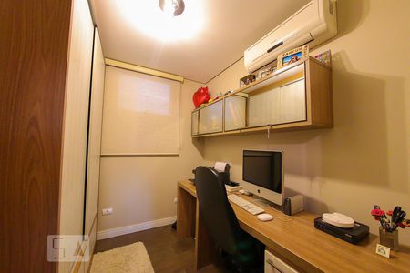 Apartamento à venda com 247m², 4 quartos e 4 vagas Apartamento à venda com 247m², 4 quartos e 4 vagasQuarto