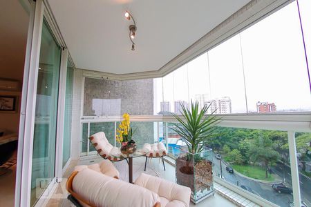 Apartamento à venda com 247m², 4 quartos e 4 vagas Apartamento à venda com 247m², 4 quartos e 4 vagasSacada da Sala