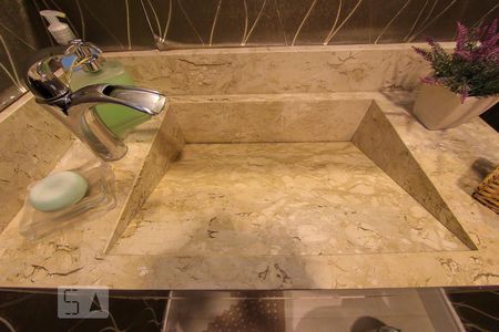 Apartamento à venda com 247m², 4 quartos e 4 vagas Apartamento à venda com 247m², 4 quartos e 4 vagasLavabo