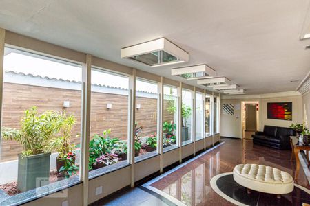 Apartamento à venda com 70m², 2 quartos e 1 vaga Apartamento à venda com 70m², 2 quartos e 1 vagaHall