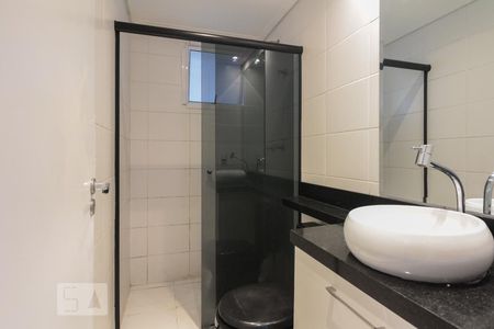 Banheiro  de apartamento para alugar com 3 quartos, 66m² em Guaiaúna, São Paulo
