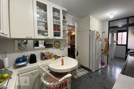 Apartamento à venda com 128m², 4 quartos e 2 vagas Apartamento à venda com 128m², 4 quartos e 2 vagasCozinha