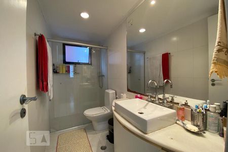 Apartamento à venda com 128m², 4 quartos e 2 vagas Apartamento à venda com 128m², 4 quartos e 2 vagasBanheiro