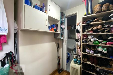 Apartamento à venda com 128m², 4 quartos e 2 vagas Apartamento à venda com 128m², 4 quartos e 2 vagasQuarto de Serviço