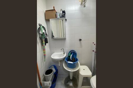 Apartamento à venda com 128m², 4 quartos e 2 vagas Apartamento à venda com 128m², 4 quartos e 2 vagasBanheiro de Serviço