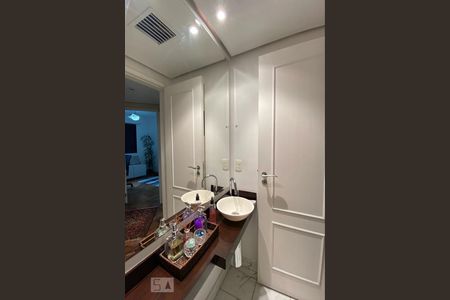 Apartamento à venda com 128m², 4 quartos e 2 vagas Apartamento à venda com 128m², 4 quartos e 2 vagasLavabo