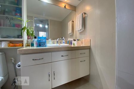 Apartamento à venda com 128m², 4 quartos e 2 vagas Apartamento à venda com 128m², 4 quartos e 2 vagasBanheiro da Suíte 1