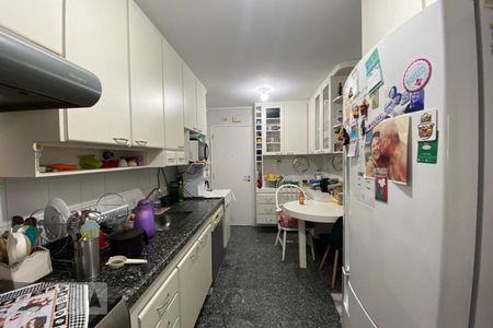 Apartamento à venda com 128m², 4 quartos e 2 vagas Apartamento à venda com 128m², 4 quartos e 2 vagasCozinha