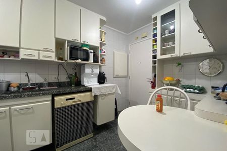 Apartamento à venda com 128m², 4 quartos e 2 vagas Apartamento à venda com 128m², 4 quartos e 2 vagasCozinha