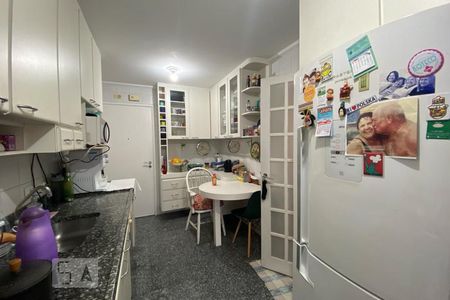 Apartamento à venda com 128m², 4 quartos e 2 vagas Apartamento à venda com 128m², 4 quartos e 2 vagasCozinha