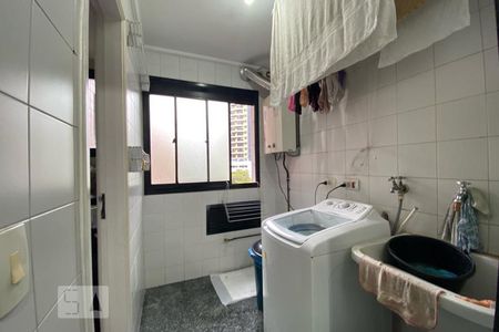 Apartamento à venda com 128m², 4 quartos e 2 vagas Apartamento à venda com 128m², 4 quartos e 2 vagasÁrea de Serviço