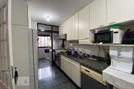 Apartamento à venda com 128m², 4 quartos e 2 vagas Apartamento à venda com 128m², 4 quartos e 2 vagasCozinha