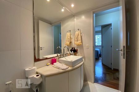 Apartamento à venda com 128m², 4 quartos e 2 vagas Apartamento à venda com 128m², 4 quartos e 2 vagasBanheiro