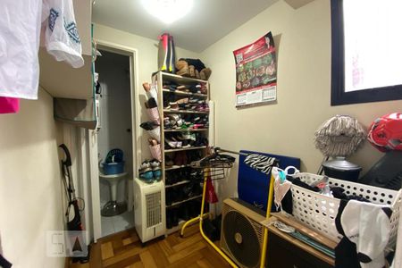 Apartamento à venda com 128m², 4 quartos e 2 vagas Apartamento à venda com 128m², 4 quartos e 2 vagasQuarto de Serviço