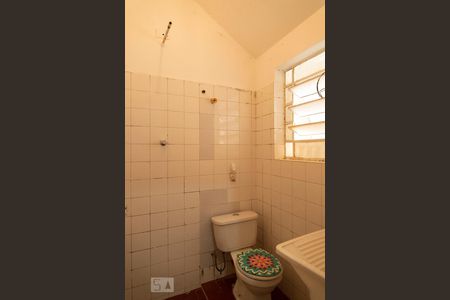 Banheiro de kitnet/studio para alugar com 1 quarto, 12m² em Vila Bertioga, São Paulo